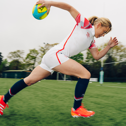 Grace Crompton, England rugby player, running with a rugby ball